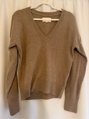 Abercrombie & Fitch V-Neck Women’s Sweater in Light Brown - Soft Knit